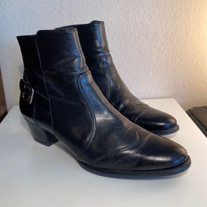 Paul Green Black Leather Booties. Size 9